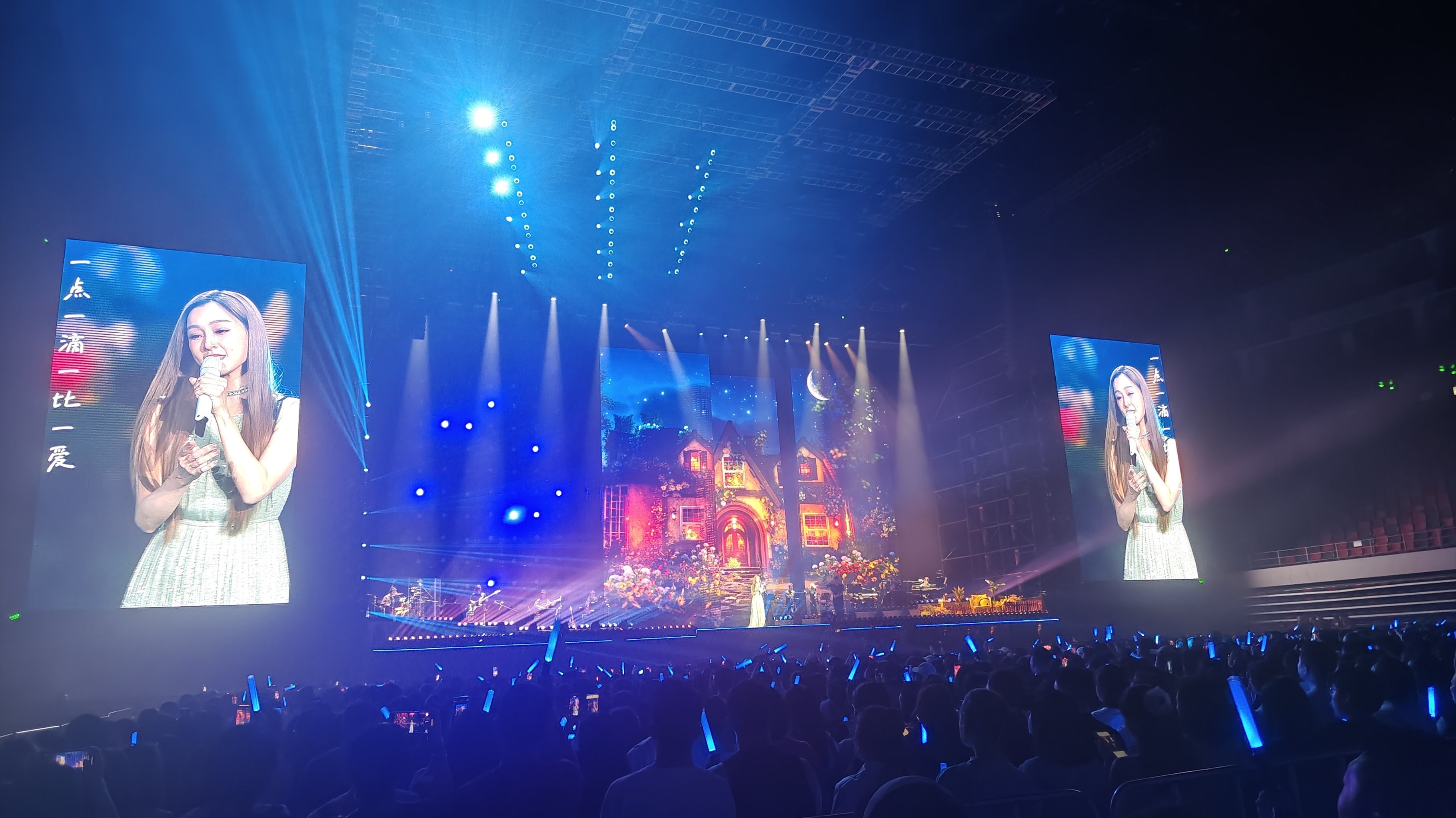 爱游戏登录入口-精彩瞬间引爆场馆，现场观众欢呼不止