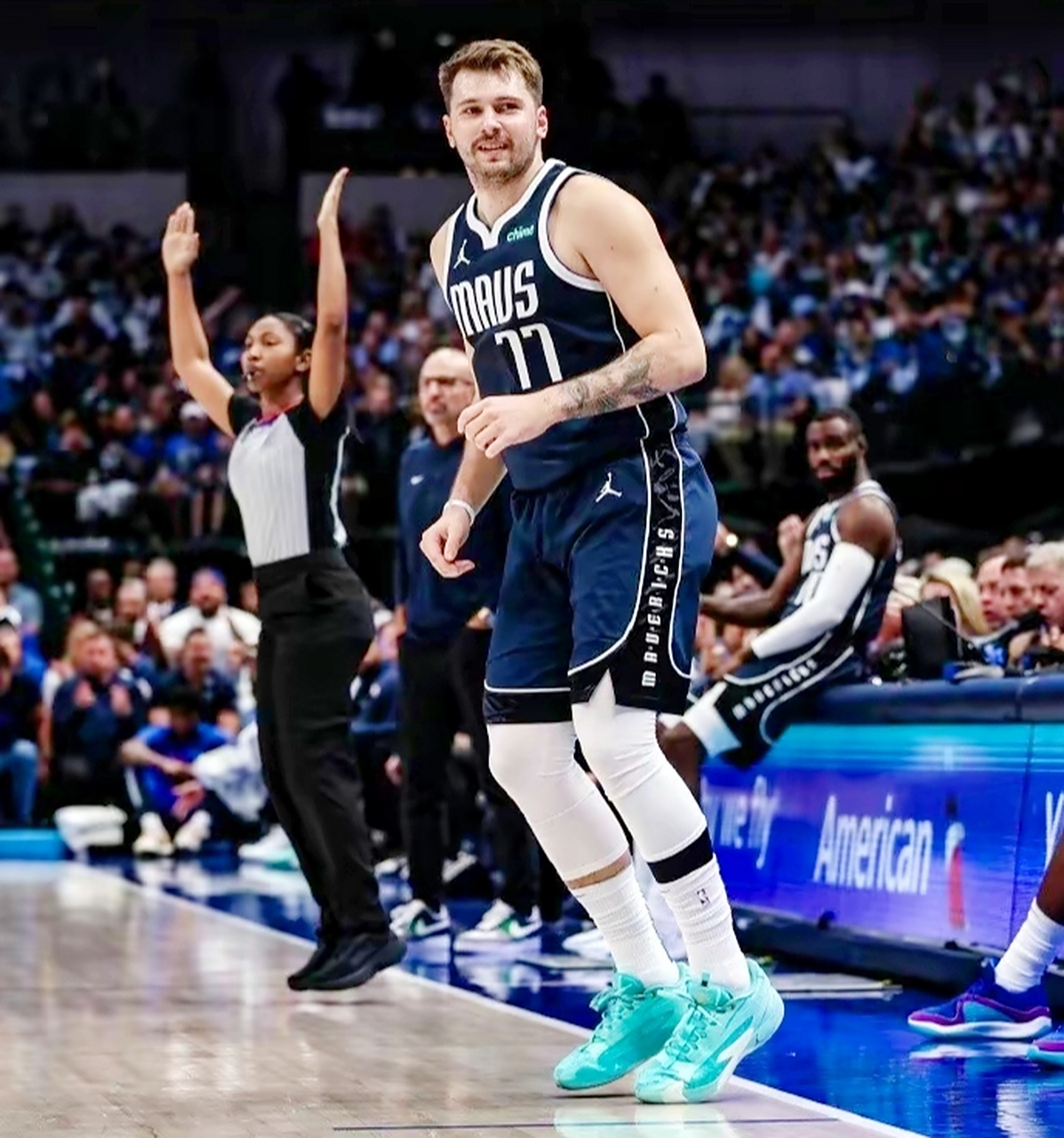 爱游戏官网-独行侠主场击败篮网，迎来胜利