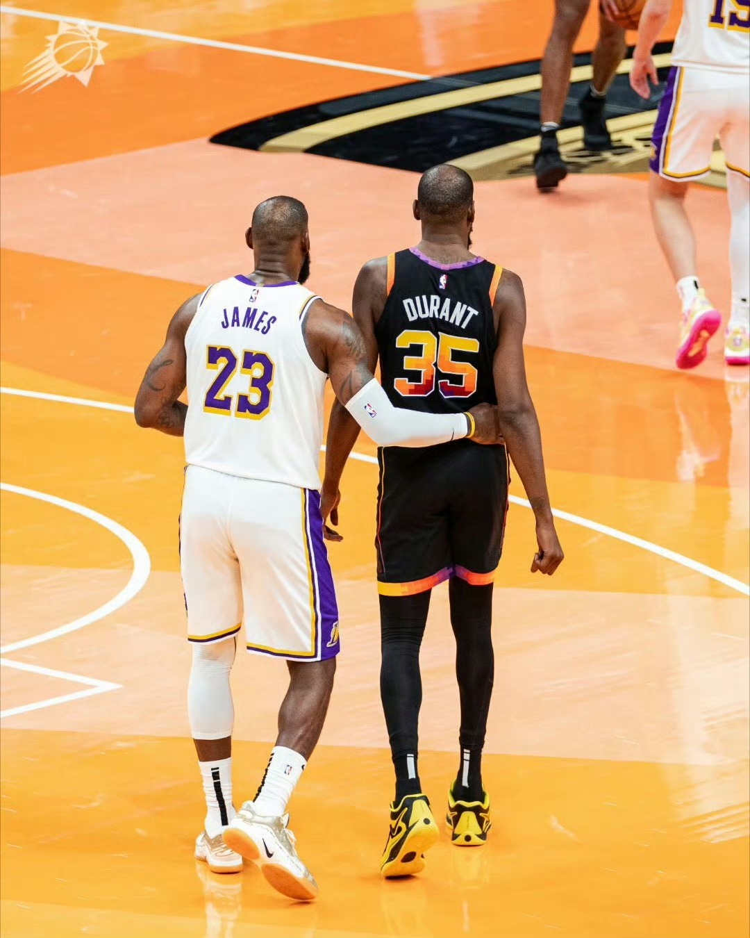 爱游戏网站入口-关于太阳强势登顶西部，击败马刺取得连胜的信息