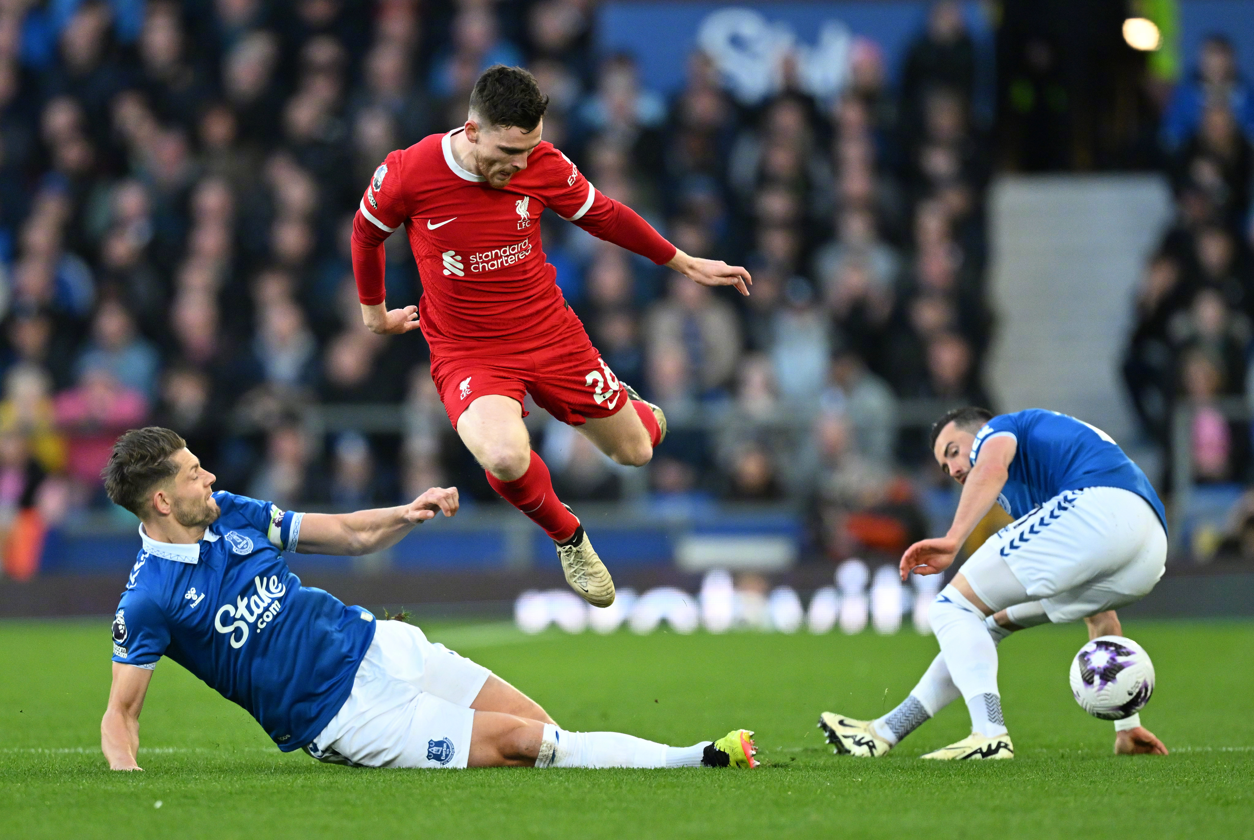 爱游戏电竞-斯旺西客场不敌对手，坠入英超保级险境的简单介绍