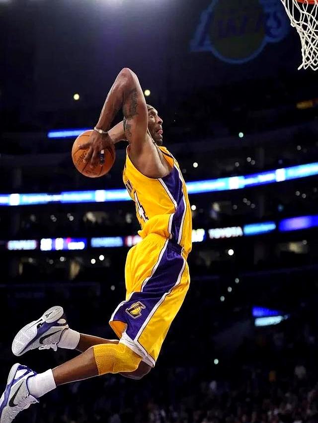 全明星之夜，篮球巨星在精彩表演中获得掌声雷动的简单介绍