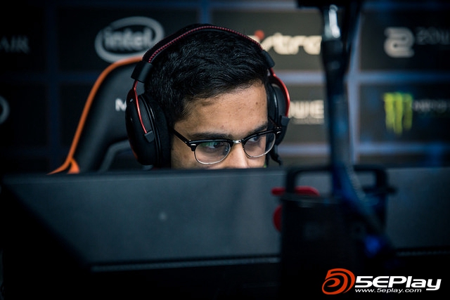 爱游戏直播-瓦伦西亚不败战队，继续领跑榜首