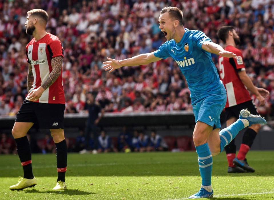 瓦伦西亚不败战队，继续领跑榜首