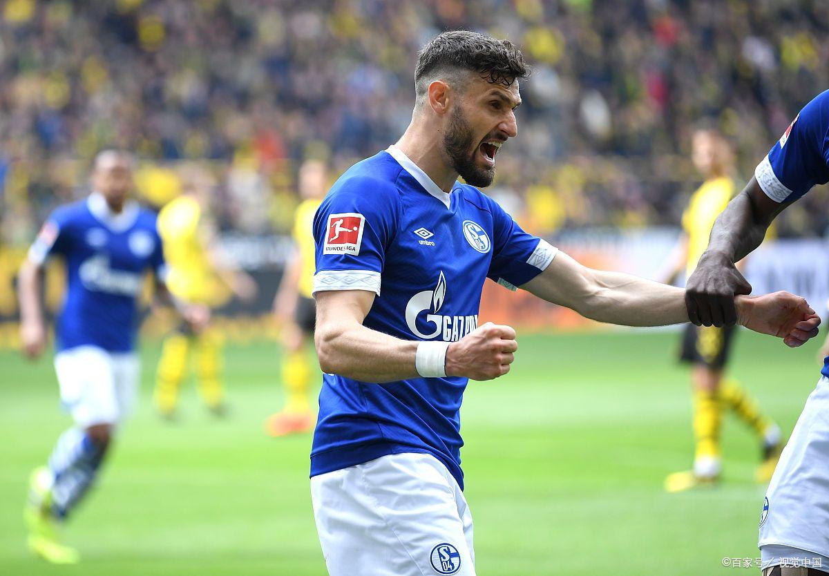 沙尔克战胜对手赢得比赛